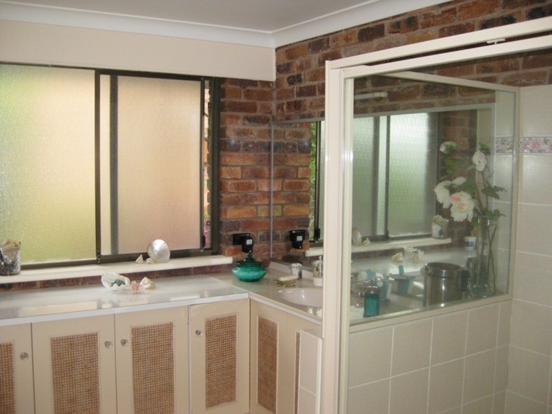 32 Tongarra Drive, Ocean Shores NSW 2483