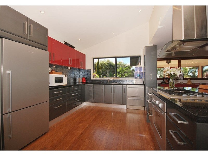 10 Tongarra Drive, Ocean Shores NSW 2483