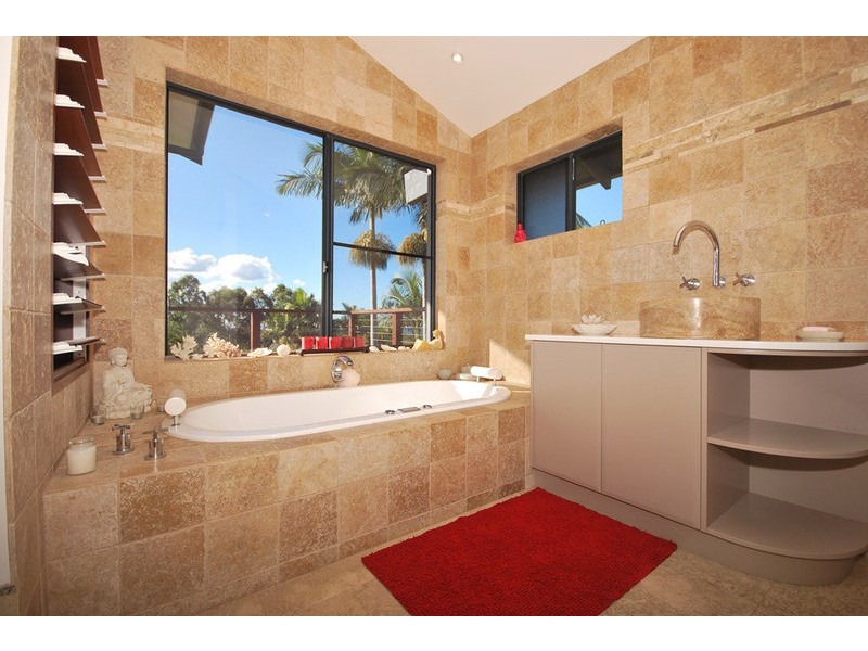 10 Tongarra Drive, Ocean Shores NSW 2483