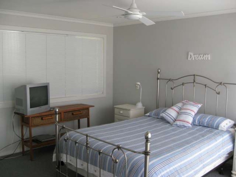 2/18 Helen Street, Ocean Shores NSW 2483