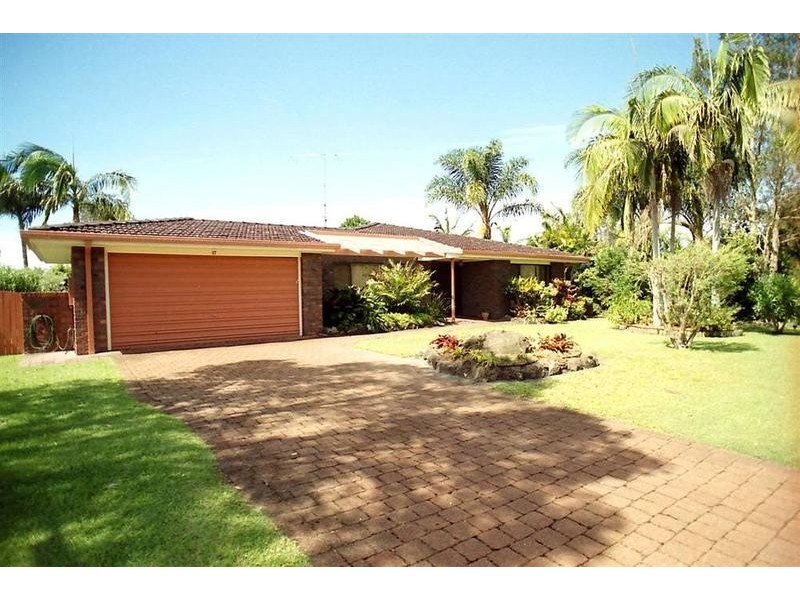 17 Berrimbillah Court, Ocean Shores NSW 2483