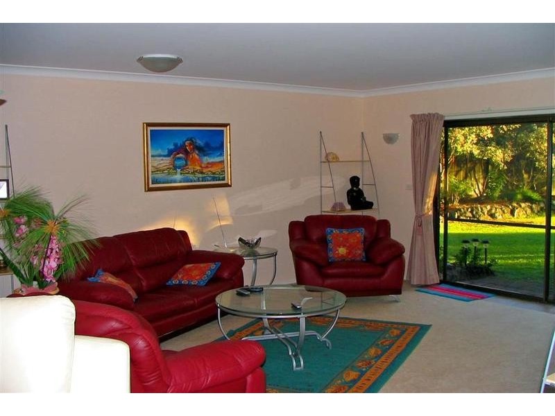 17 Berrimbillah Court, Ocean Shores NSW 2483