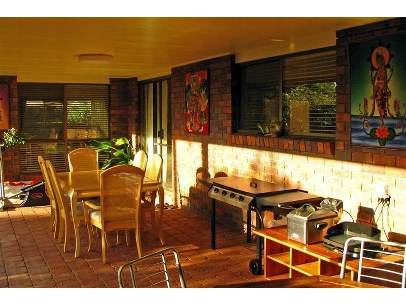 17 Berrimbillah Court, Ocean Shores NSW 2483