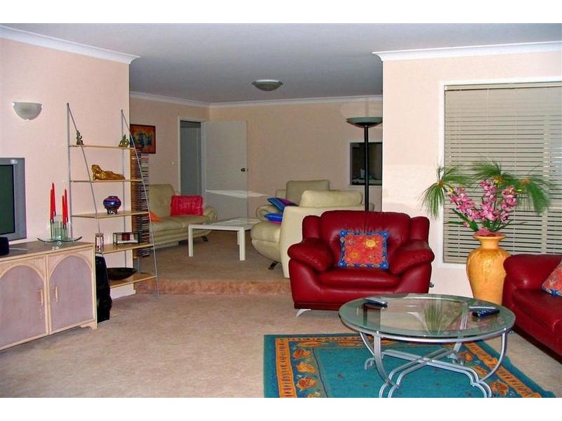 17 Berrimbillah Court, Ocean Shores NSW 2483