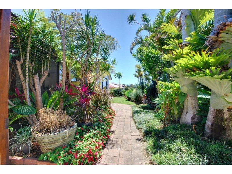 22 Goondooloo Drive, Ocean Shores NSW 2483