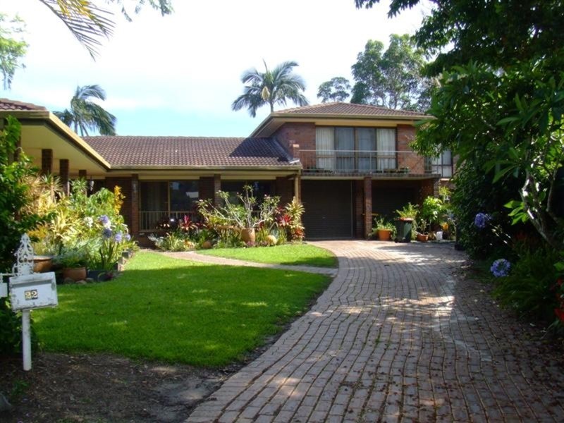 22 Natan Court, Ocean Shores NSW 2483