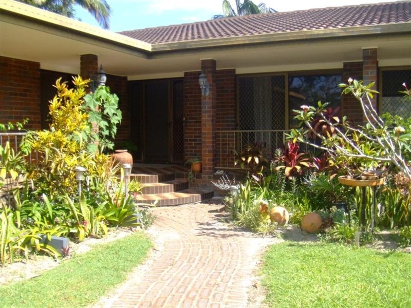 22 Natan Court, Ocean Shores NSW 2483