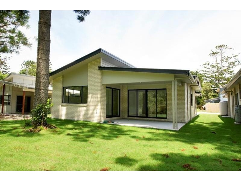 15 Boondoon Crescent, Ocean Shores NSW 2483