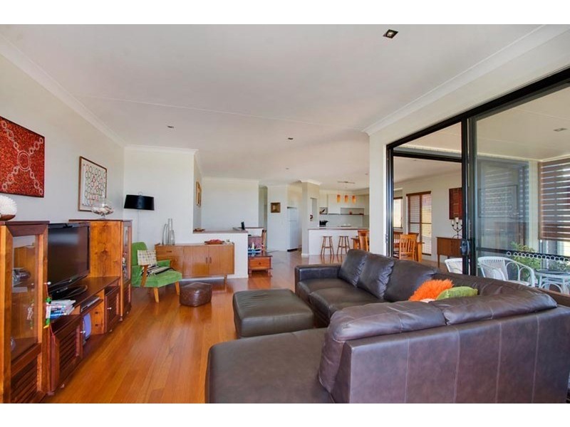 18 Palmer Avenue, Ocean Shores NSW 2483