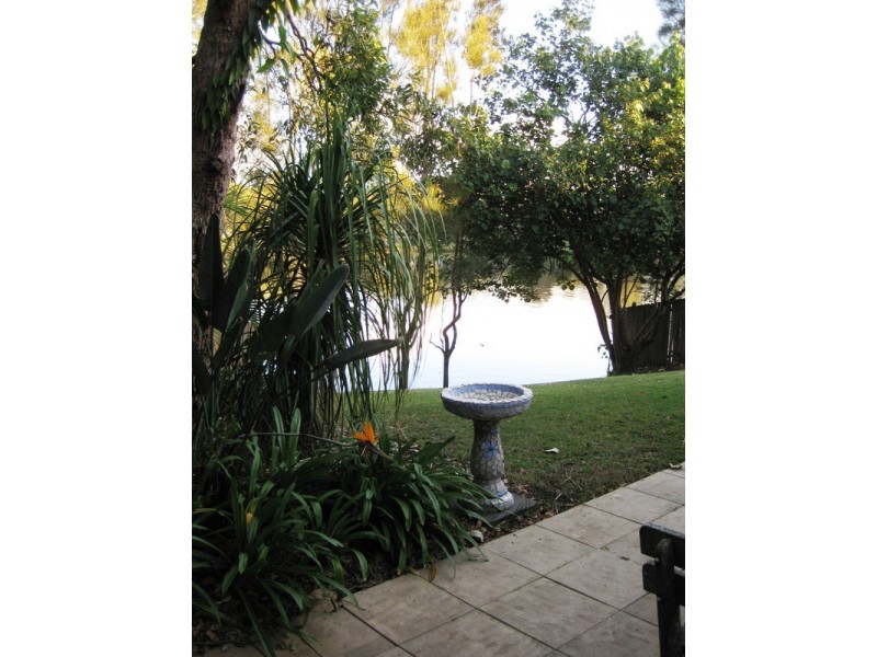 2 Barkala Court, Ocean Shores NSW 2483