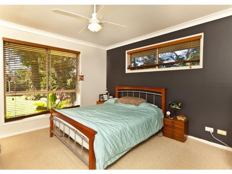 10 Gilba Avenue, Ocean Shores NSW 2483