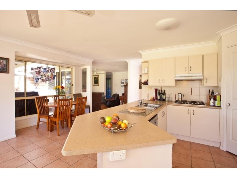10 Gilba Avenue, Ocean Shores NSW 2483