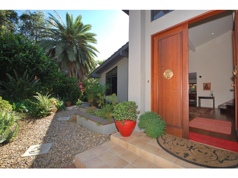 10 Tongarra Drive, Ocean Shores NSW 2483