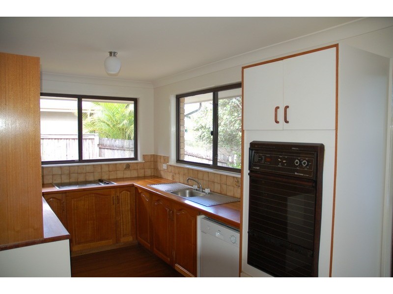 4 Barkala Court, Ocean Shores NSW 2483