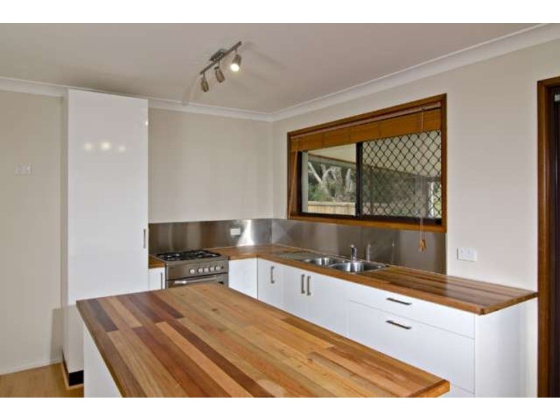 2 Inderwong Avenue, Ocean Shores NSW 2483
