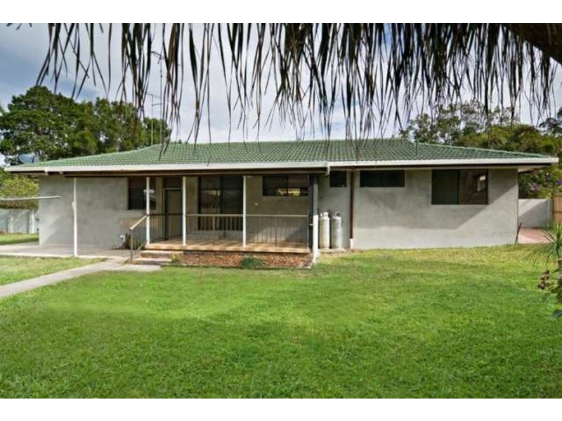 2 Inderwong Avenue, Ocean Shores NSW 2483