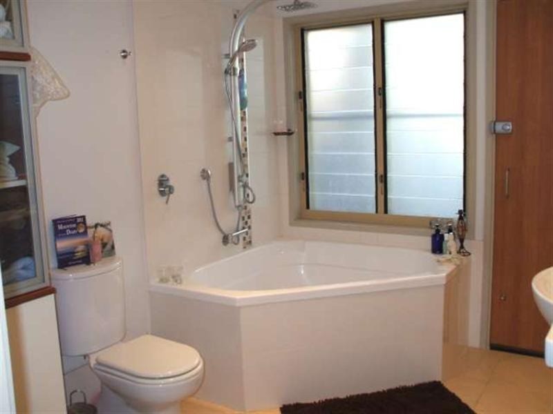 10a Mia Court, Ocean Shores NSW 2483