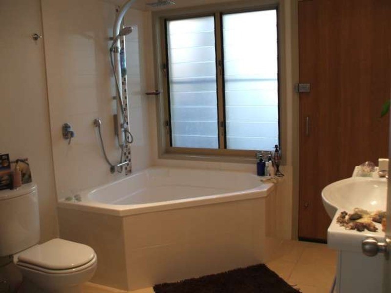 10a Mia Court, Ocean Shores NSW 2483