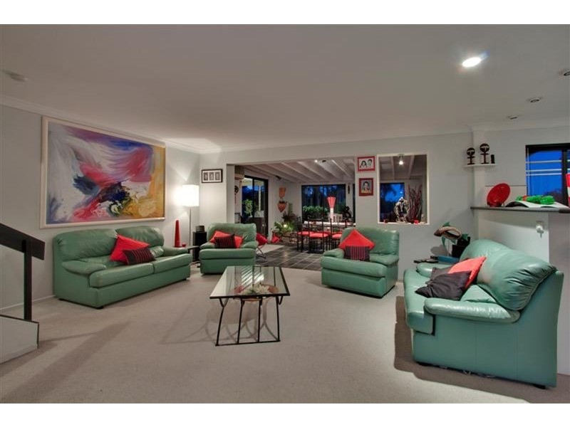 5 Harah Court, Ocean Shores NSW 2483