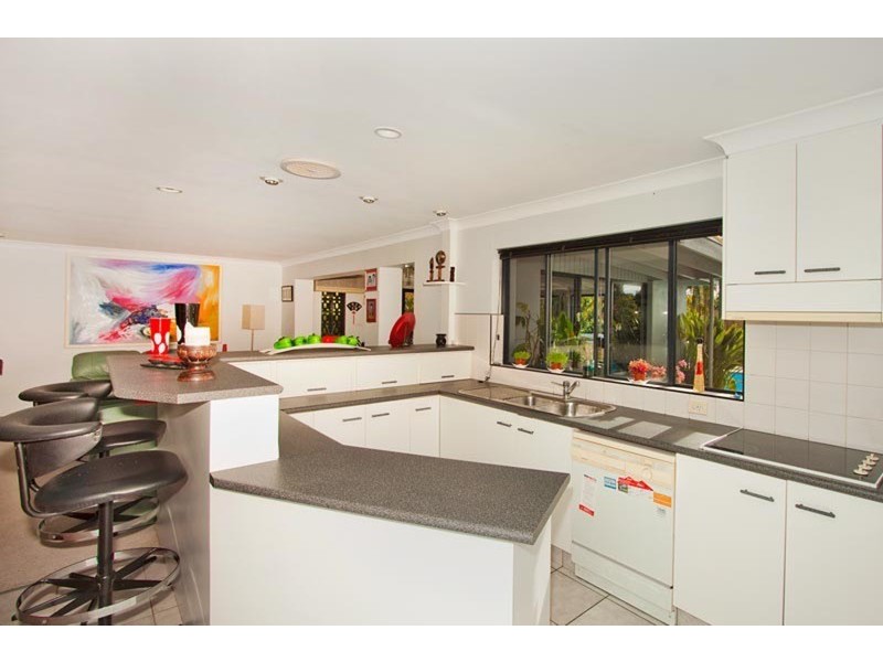 5 Harah Court, Ocean Shores NSW 2483