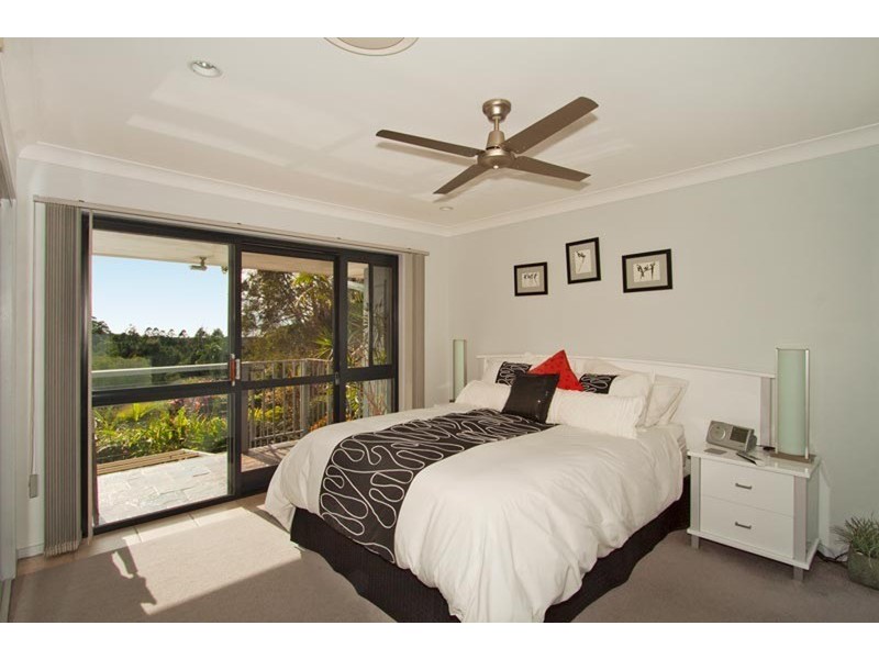 5 Harah Court, Ocean Shores NSW 2483