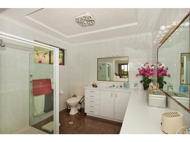 5 Harah Court, Ocean Shores NSW 2483