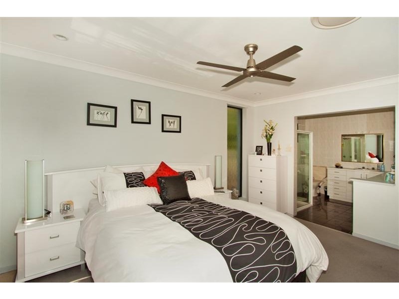 5 Harah Court, Ocean Shores NSW 2483