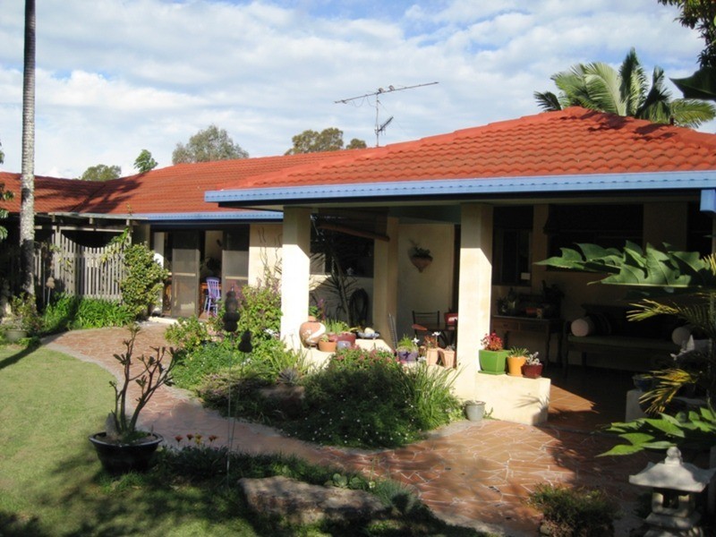 8 Nandroya Avenue, Ocean Shores NSW 2483