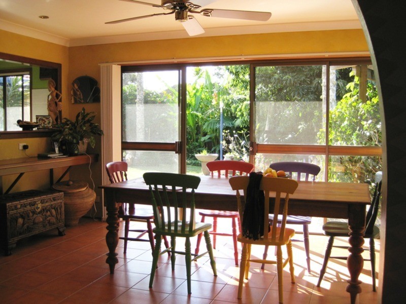 8 Nandroya Avenue, Ocean Shores NSW 2483