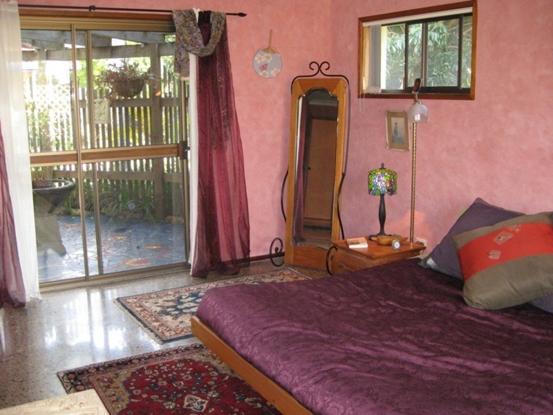 8 Nandroya Avenue, Ocean Shores NSW 2483