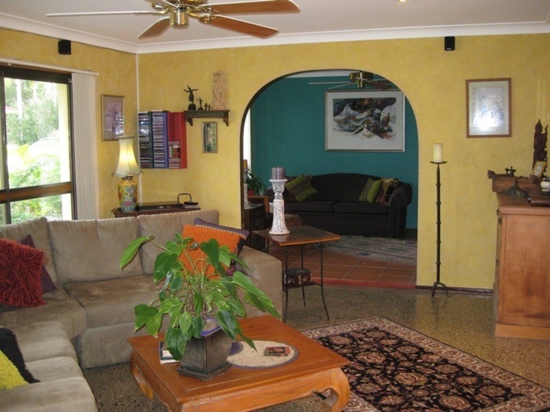 8 Nandroya Avenue, Ocean Shores NSW 2483