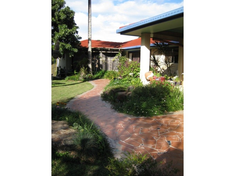 8 Nandroya Avenue, Ocean Shores NSW 2483