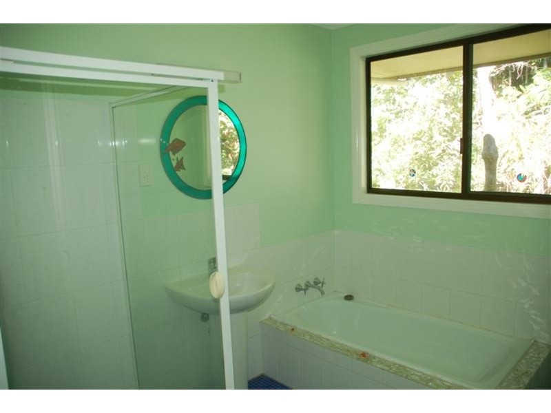 10 Nelshaby Court, Ocean Shores NSW 2483