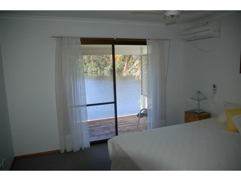 10 Larelar Court, Ocean Shores NSW 2483