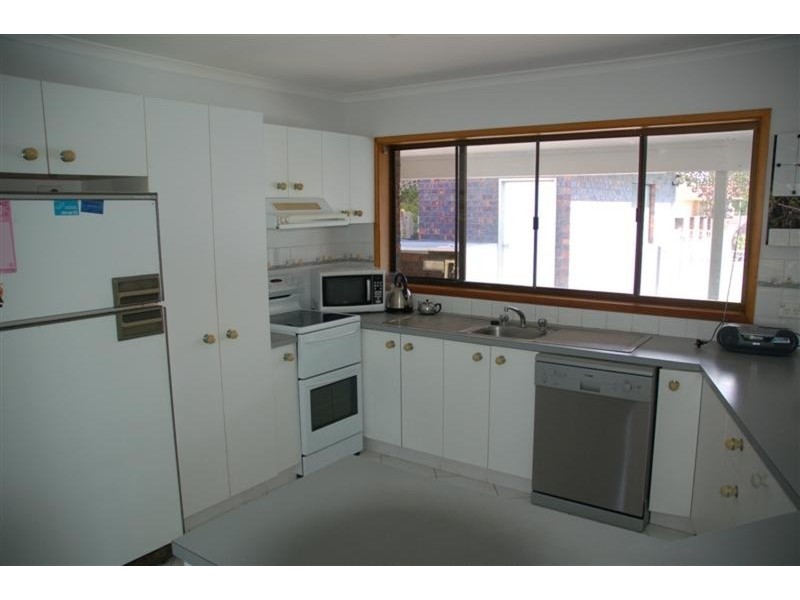 10 Larelar Court, Ocean Shores NSW 2483