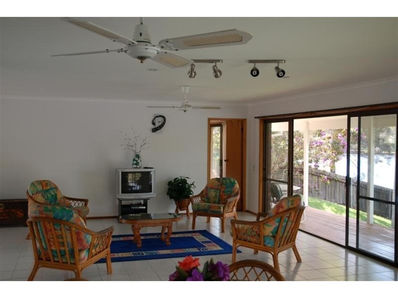 10 Larelar Court, Ocean Shores NSW 2483
