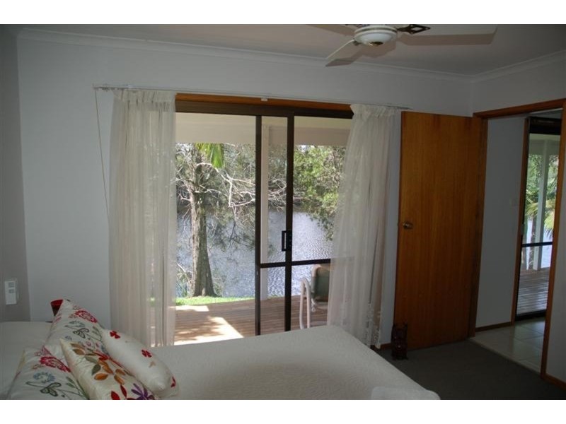 10 Larelar Court, Ocean Shores NSW 2483