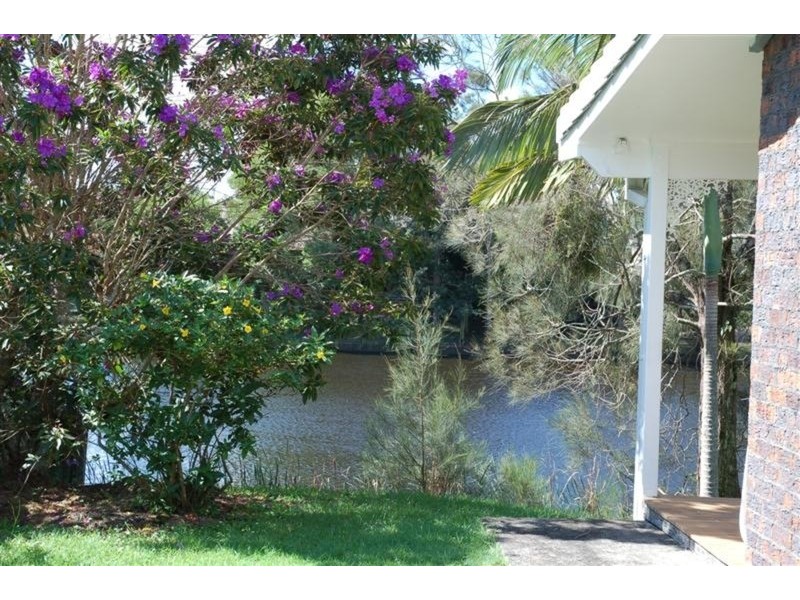 10 Larelar Court, Ocean Shores NSW 2483