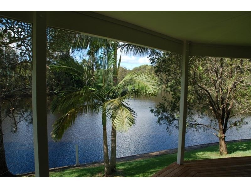 10 Larelar Court, Ocean Shores NSW 2483