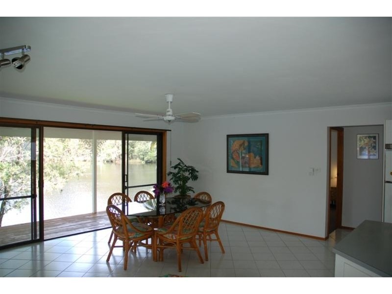 10 Larelar Court, Ocean Shores NSW 2483