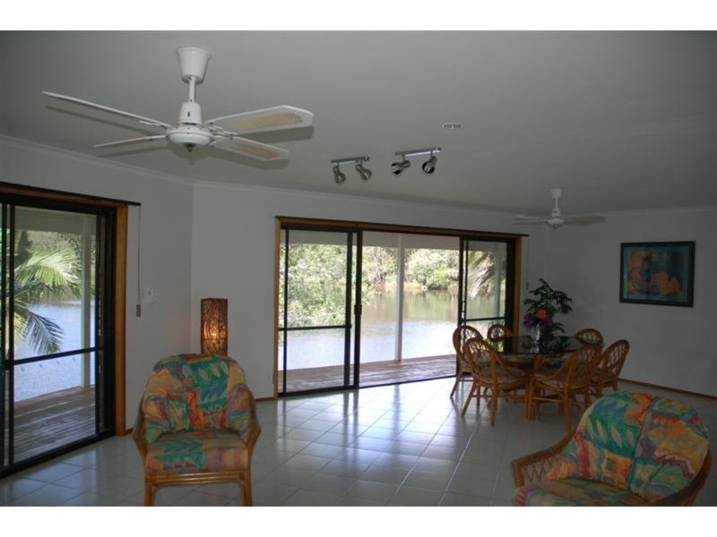 10 Larelar Court, Ocean Shores NSW 2483