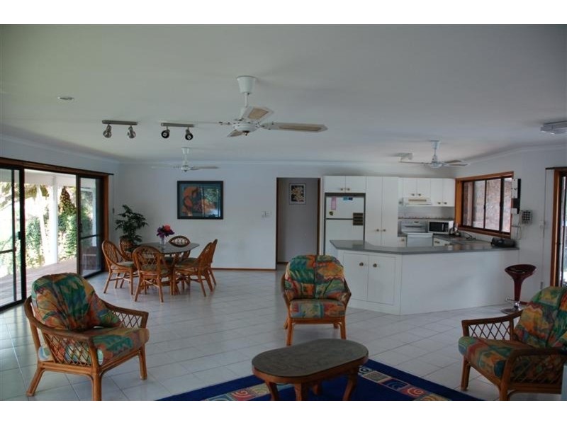 10 Larelar Court, Ocean Shores NSW 2483