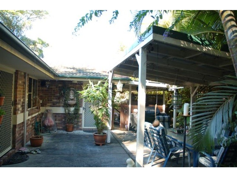 6 Wilpy Place, Ocean Shores NSW 2483