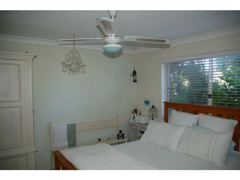 6 Wilpy Place, Ocean Shores NSW 2483