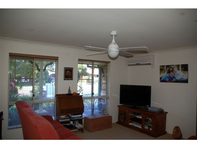 6 Wilpy Place, Ocean Shores NSW 2483