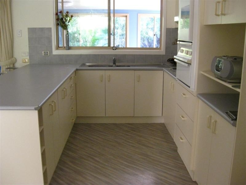 13 Kiah Close, Ocean Shores NSW 2483