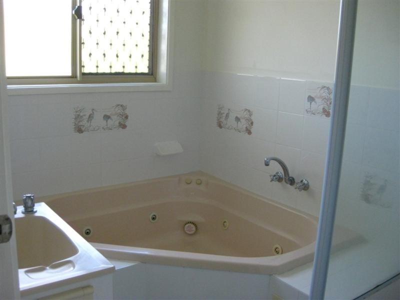 13 Kiah Close, Ocean Shores NSW 2483