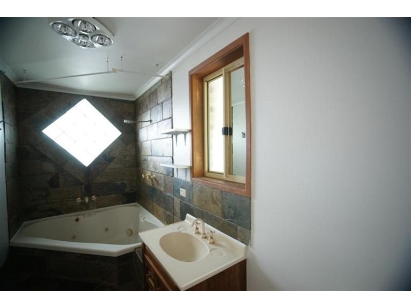 4 Murumba Close, Ocean Shores NSW 2483