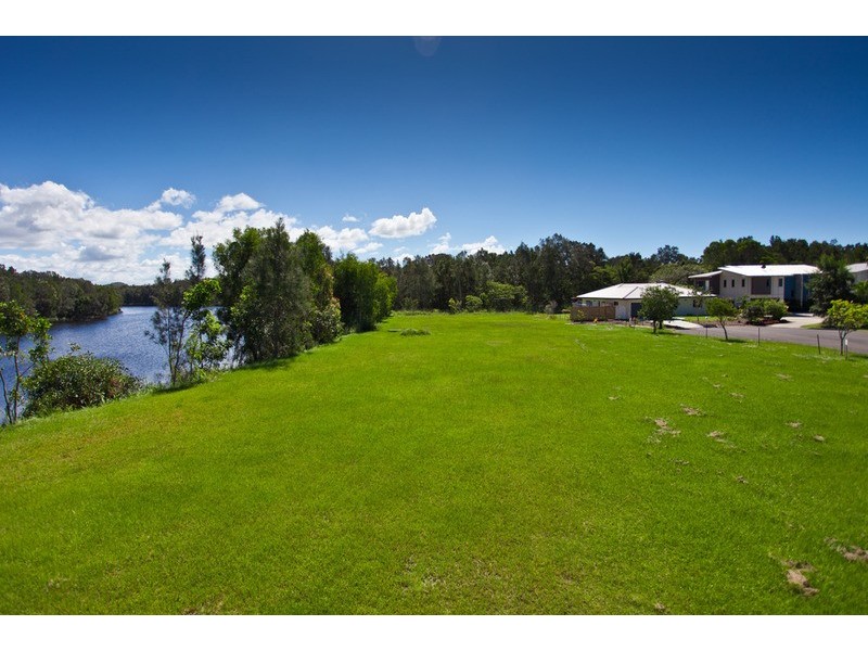 5 Halyard Court, Ocean Shores NSW 2483
