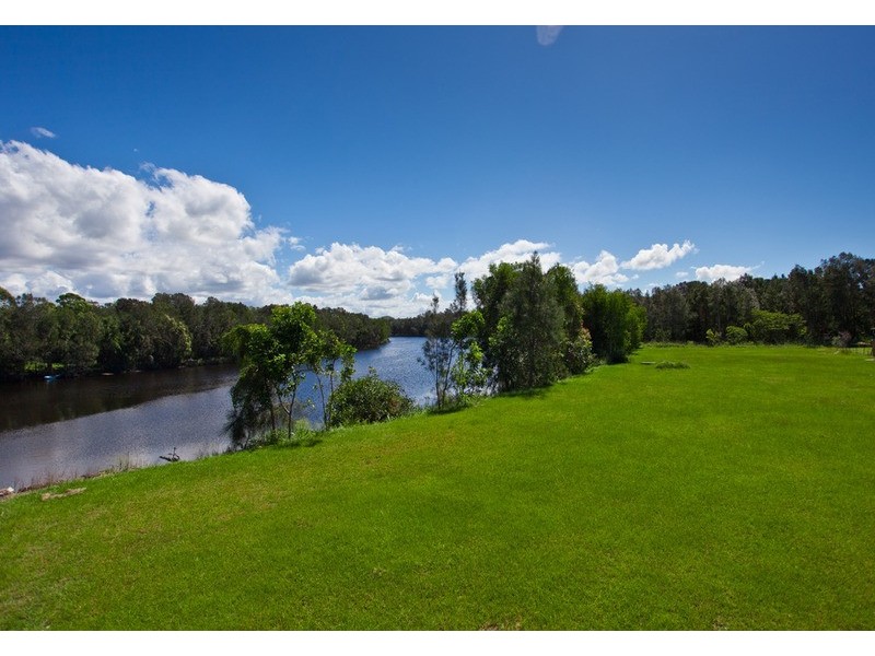 5 Halyard Court, Ocean Shores NSW 2483